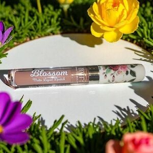Blossom Collection Matte Liquid Lipstick - SANDY